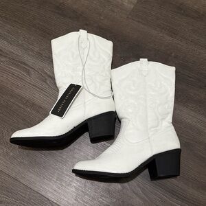 Charles Albert White Heeled Boots